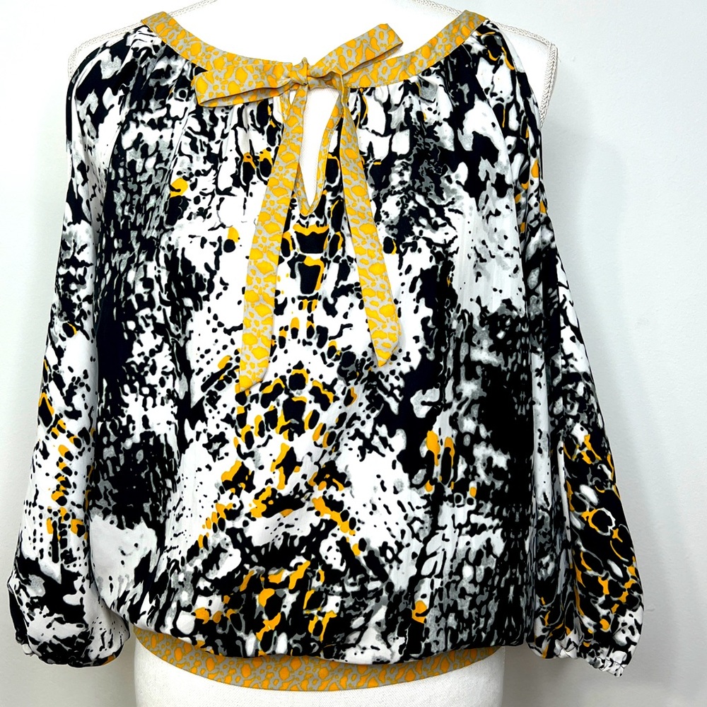 Woman Cute Cold Shoulder Top